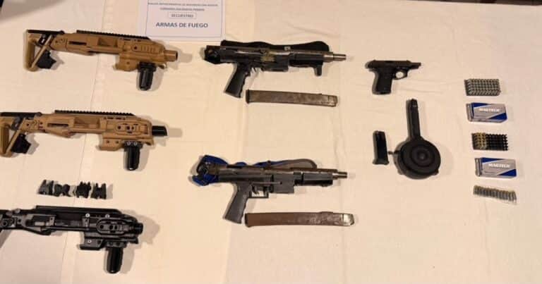 Pelea entre bandas, persecución y tiroteo: tres detenidos y un kit para armar ametralladoras