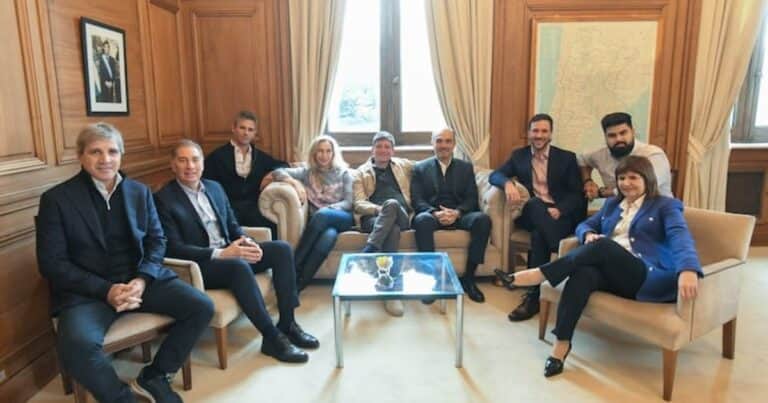 Se reunió la mesa política del Gobierno con la urgencia de destrabar la Ley de Tierras en el Senado