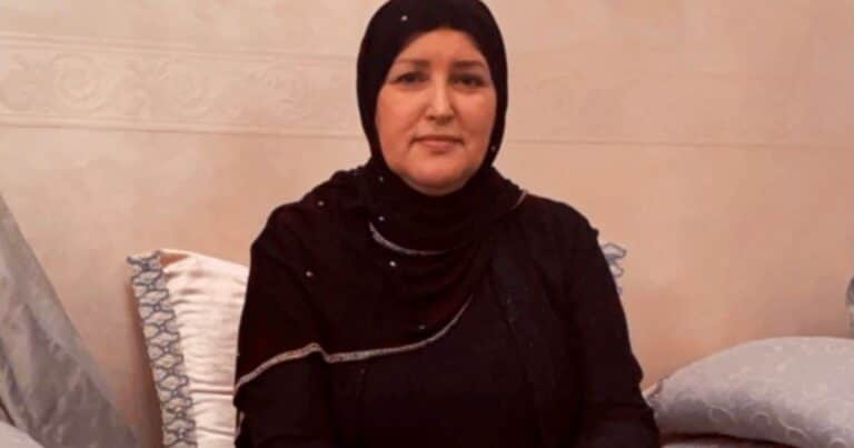 Sabah Hamed, la ceutí que ha convertido su casa en un punto de ayuda humanitaria y atiende a unos 400 migrantes al día: “Llevan días sin comer”