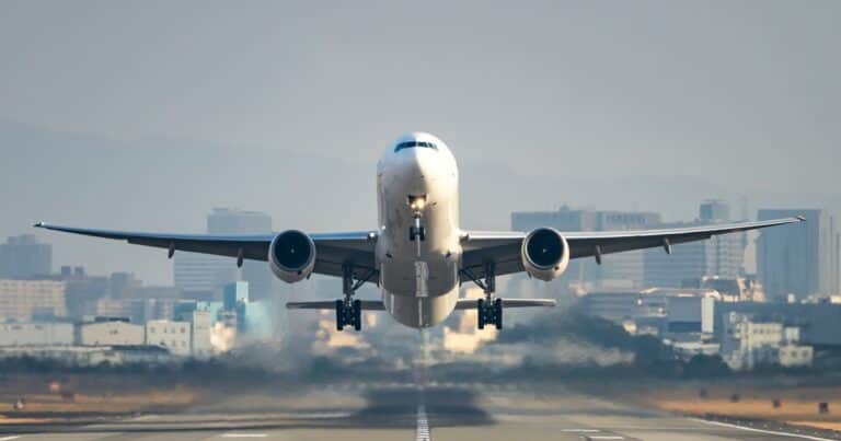 Brasil avanza con el uso obligatorio de biocombustibles para la aviación y Argentina «se queda en el banco de suplentes»