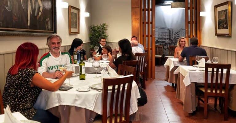 Carlos, dueño de un restaurante sobre el precio del menú: «Tendrías que vender como ciento y pico menús al día para que te saliera rentable. Si vendes 10 o 20, con la rentabilidad estás pringado»