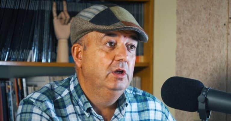Jesús, pastor de ovejas: «Un ganado de ovejas, cabras o vacas limpia mucho más que 100 personas. Si esas ayudas se dieran a gente que tuviera animales en esos montes, sería una gran solución»