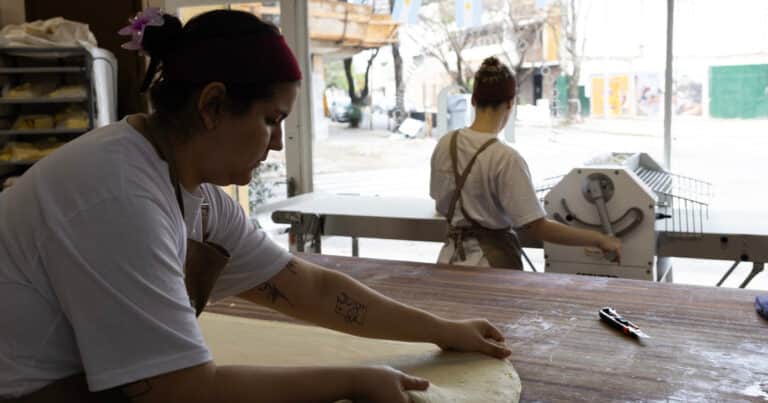 Fuerte avance de la informalidad laboral entre las mujeres y jóvenes