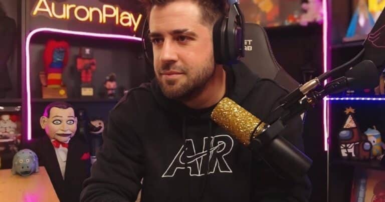 AuronPlay, youtuber, 37 años: «Recuerdo que cuando era pequeño acompañaba a mi mamá al trabajo. Iba a limpiar escaleras los fines de semana y me daba una fregona para que yo la ayudara»