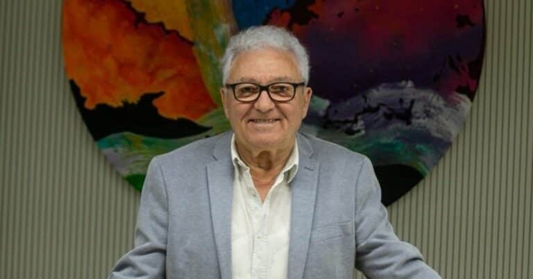 Ángel Guirado, psicólogo: “Cuando una persona se mete en la cama y empieza a dar vueltas a un problema el cerebro activa un mecanismo de supervivencia que le puede provocar insomnio emocional”