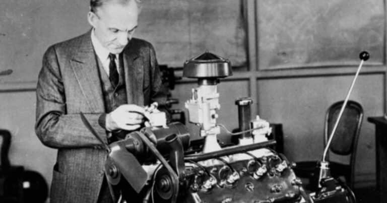 Henry Ford, alma mater de la producción en serie: «Si un trabajador se considera experto, lo despedimos; nadie puede creerse especialista si conoce realmente su labor»
