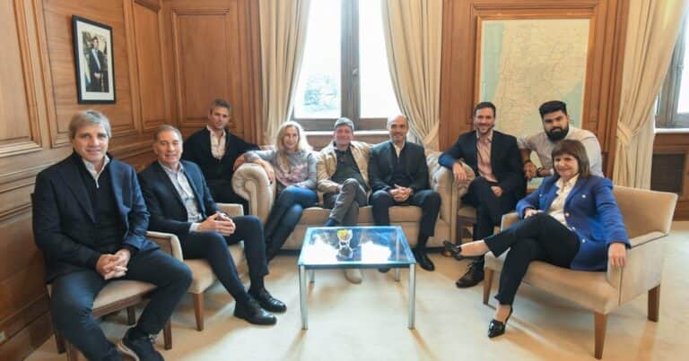 Javier Milei y sus medidas, EN VIVO: el Gobierno reúne a la Mesa Política con la mira puesta en el proyecto de Ley de Tierras