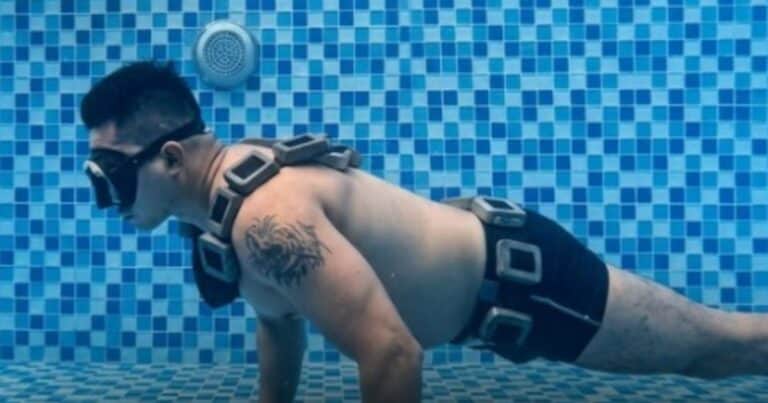 Un récord sobrehumano: hizo 86 flexiones bajo el agua y sin respirar