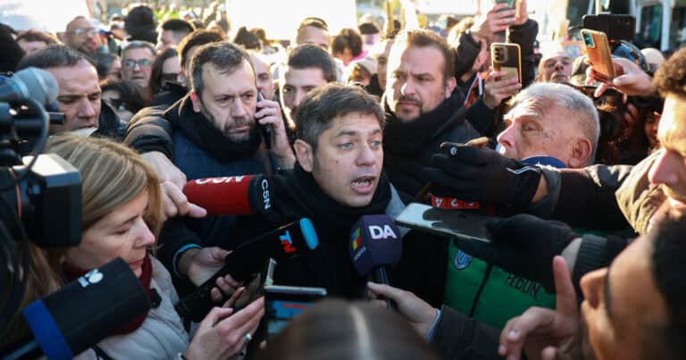 En medio de las críticas al Gobierno por la suba de la morosidad bancaria, Kicillof culpó a Milei: «Al lío lo armó él»