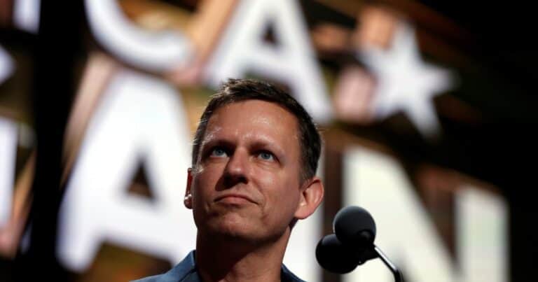 Peter Thiel pone un pie en Vaca Muerta y la IA: qué acciones tiene y a qué sectores apuesta un gurú obsesionado por la energía y los datos