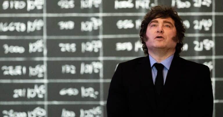 Milei y la economía atados a un mástil y a la deriva de los vientos