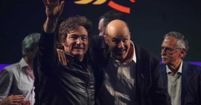 Javier Milei y sus medidas, EN VIVO: el Presidente tuvo un gesto de apoyo con Federico Sturzenegger en medio de las internas por el fracaso de la Ley de Tierras