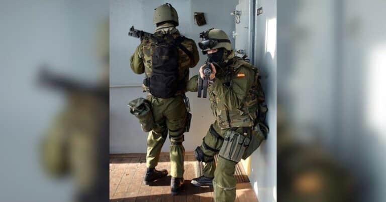 Vicente Patrón, veterano de la Fuerza de Guerra Naval Especial, 55 años: «Hay gente que piensa que una misión consiste en llegar, disparar cuatro tiros y volver a casa»