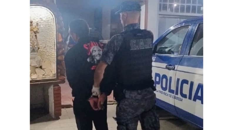 Grave – B° Castagnino – Armado con cuchillos, se atrincheró en la casa de su ex y la retuvo a ella y a sus dos hijas: debieron dispararle
