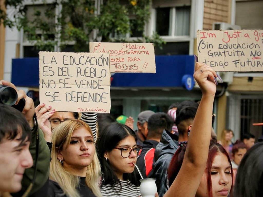 El Frente Sindical Universitario rechazó la oferta salarial del Gobierno y convocó a un paro nacional