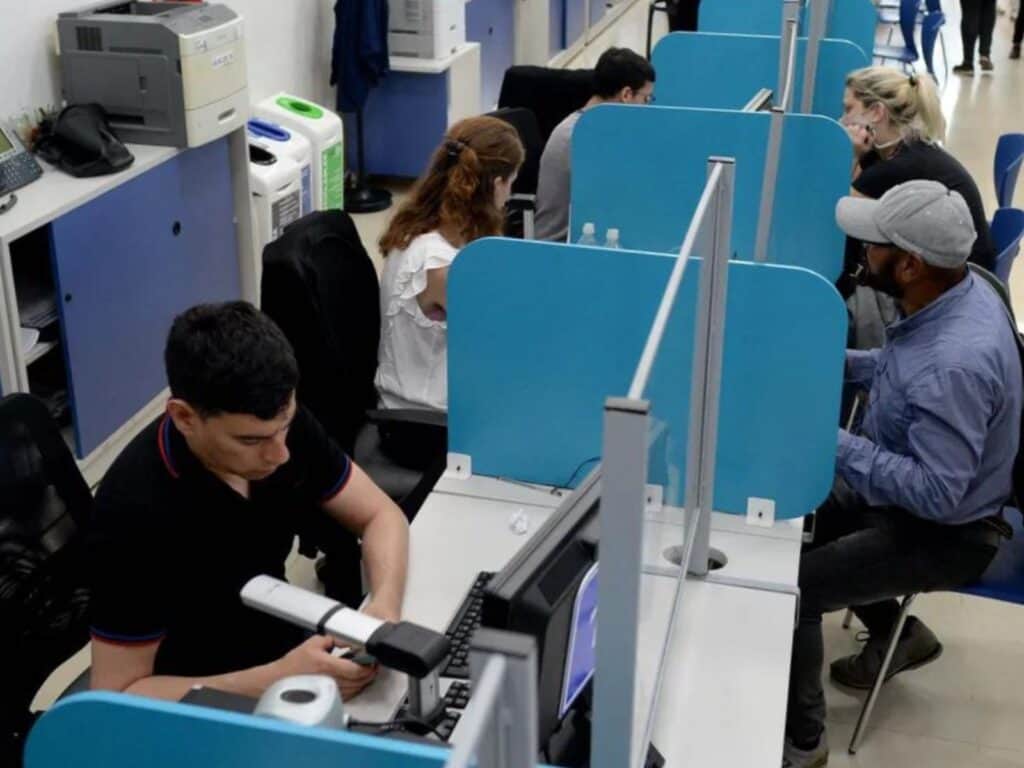 La brecha salarial entre el empleo formal y el informal es de hasta un 27,8%