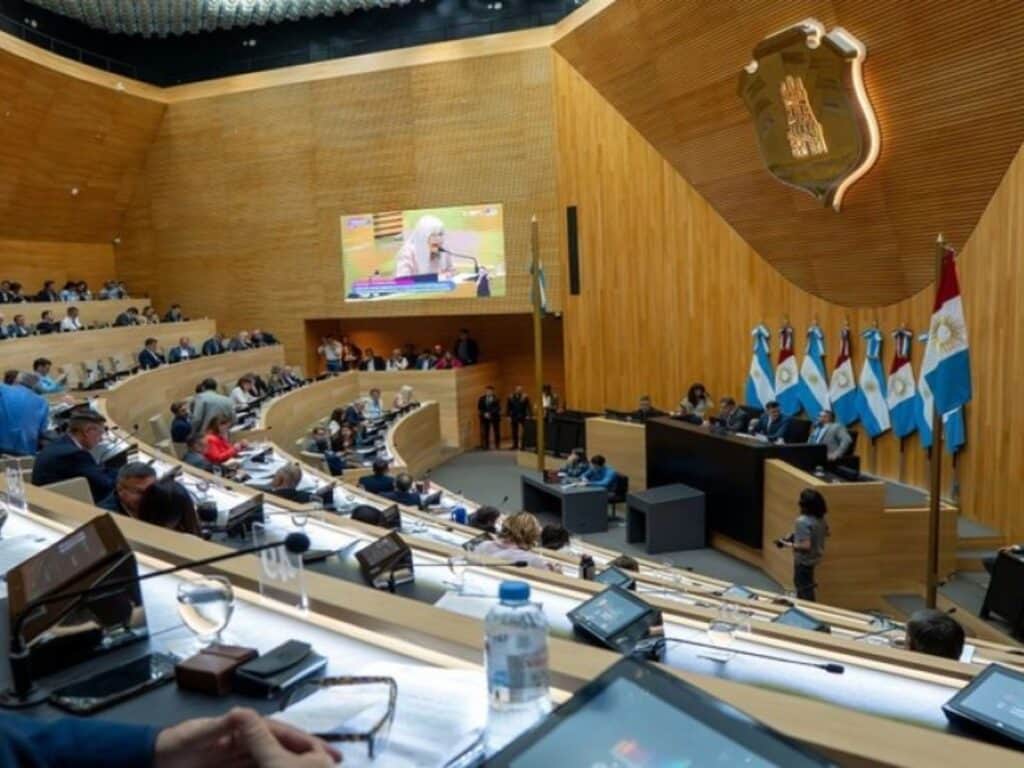 El proyecto provincial de alivio del «Endeudamiento Familiar» obtuvo aval de comisión
