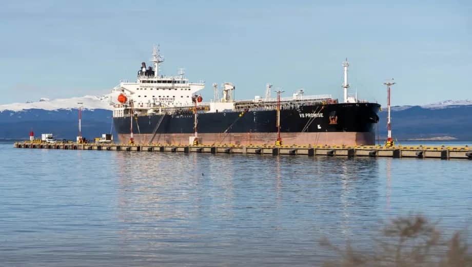 Tierra del Fuego repudió la presencia de un buque petrolero británico en el puerto de Ushuaia