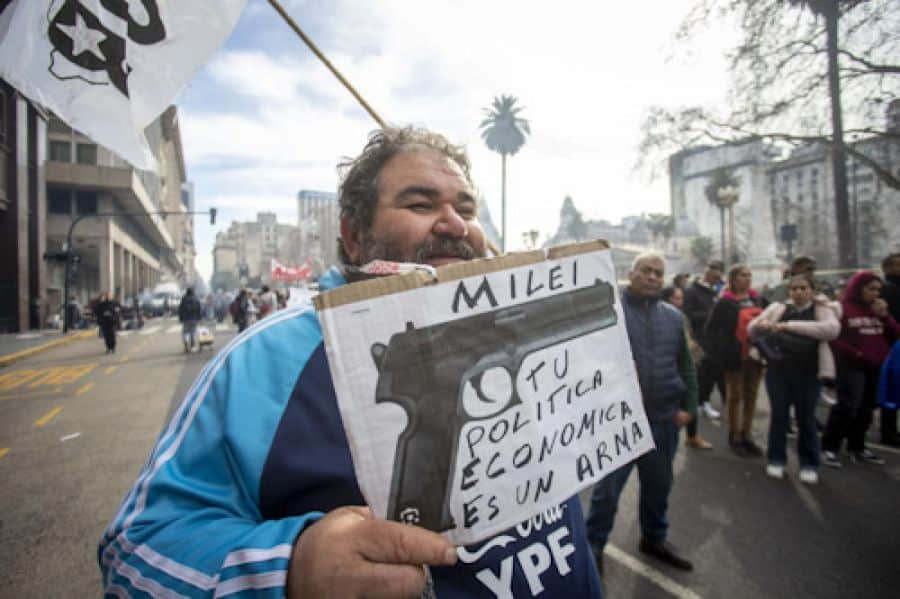 El 72% de los menores de 40 años se queda sin plata antes de fin de mes
