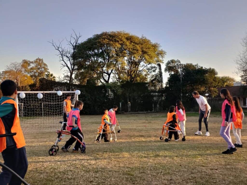 Una pelota, un andador y el derecho a jugar: la historia de Walking Gol