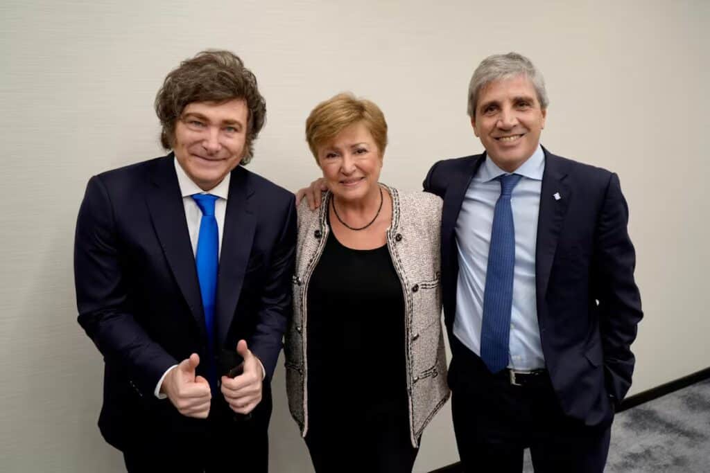 El FMI bajó la proyección de crecimiento de Argentina al 2,1% para 2026 y estimó una inflación del 32,5%