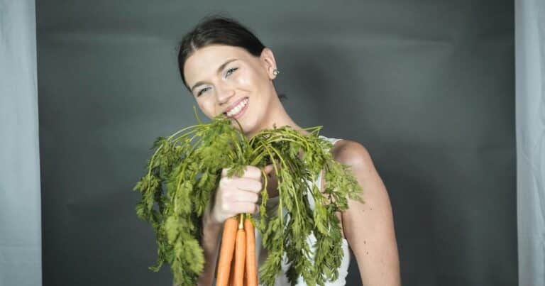 Cuánto tiempo tarda en crecer una planta de zanahoria, según agricultores
