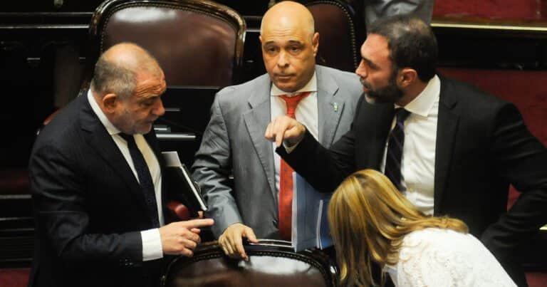 El riesgo Kueider, apunten contra Luis Juez y un Papa Callejero