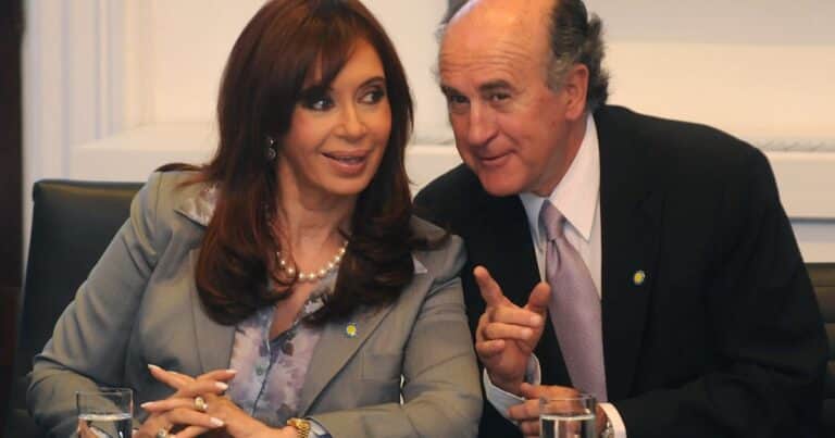 Crimen de Nisman: apoyado por Cristina Kirchner, Parrilli insiste en hablar de «asesinato inventado» y apunta contra Lagomarsino