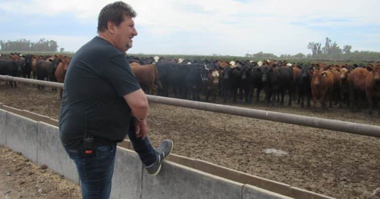 Economía circular: produce carne vacuna, porcina y aviar y con la bosta de los animales genera energía eléctrica y fertiliza los campos