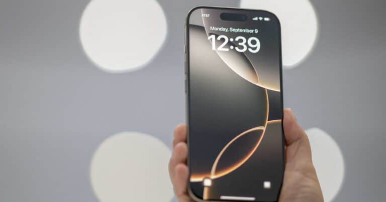 Filtran detalles sobre el iPhone SE 4: qué se sabe sobre el próximo celular «barato» de Apple