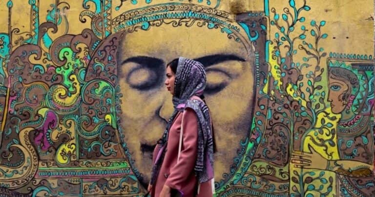 Un artista convirtió un barrio abandonado de Irán en un centro cultural