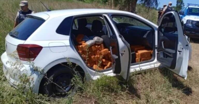 Iba por la ruta con el auto repleto de droga, intentó escapar de un control y lo detuvieron tras una intensa persecución