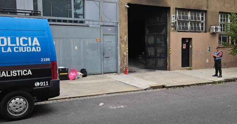 Incendio y muerte en Boedo: un empleado prendió fuego una imprenta y dejó un mensaje para sus compañeros de trabajo