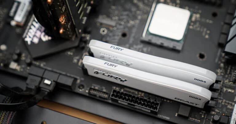 Cómo actualizar tu PC para las clases: memoria y disco, dos componentes cruciales que influyen en el rendimiento