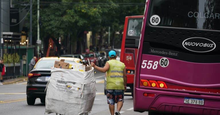 Empleo registrado: baja el trabajo estable y lo que más crece es el monotributo social