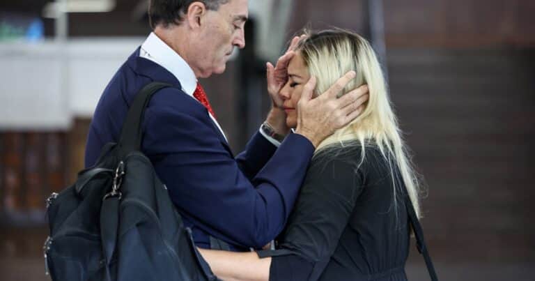 Verónica Ojeda increpó a Agustina Cosachov al llegar al juicio por la muerte de Diego Maradona: «¡Asesina, vení a dar la cara!»
