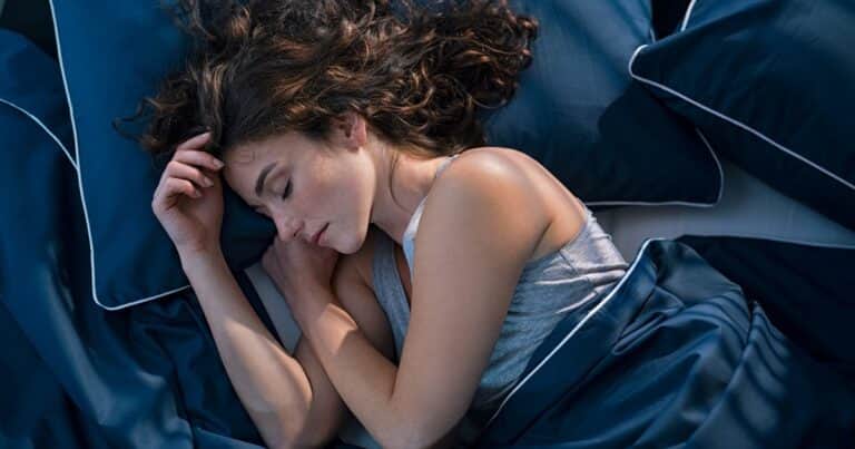 Dormir del lado izquierdo o derecho: el secreto para mejorar tu salud y bienestar