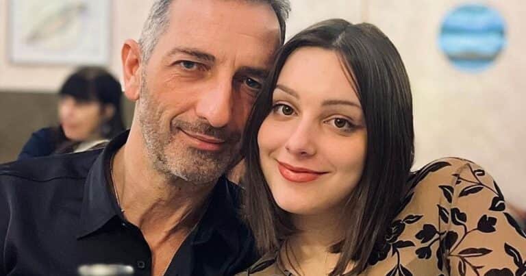 Sintieron atracción en una videollamada laboral y ahora son una famosa pareja: «Nos llevamos 31 años»