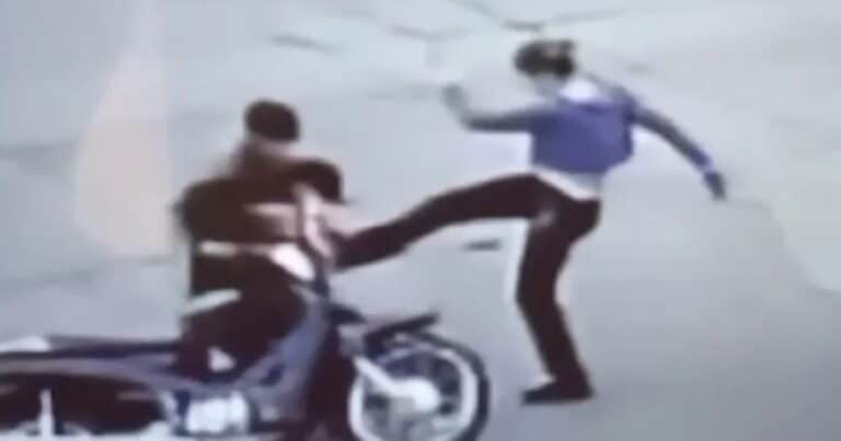 Insólita secuencia en Banfield: un motochorro cayó al piso, su víctima lo pateó y un policía lo «perdonó» y lo dejó ir