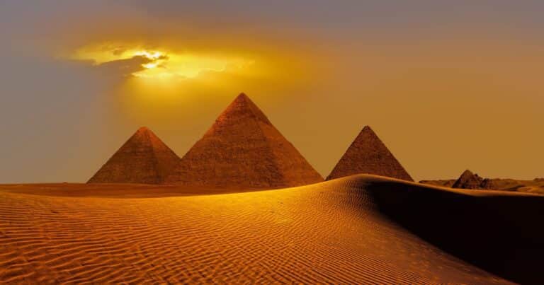 «Hay una gran ciudad subterránea debajo de las pirámides de Egipto»: ¿Teoría revolucionaria o fake news arqueológica?