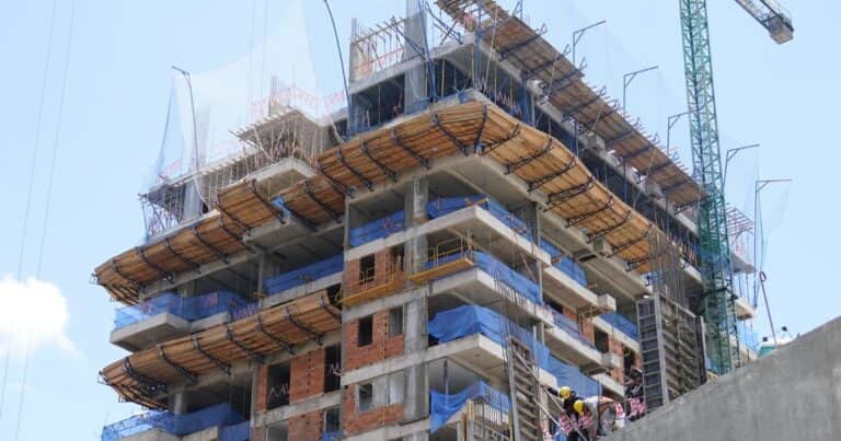 Ciudad: en 2024 la actividad económica se redujo 4,8%, tres veces la caída nacional
