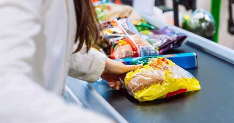 Consumos restringidos: los 10 gastos del día a día que se limitaron en el último año