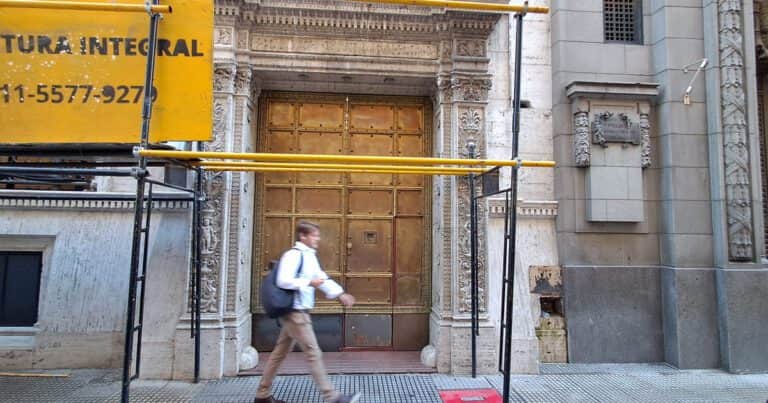 «La Violetita»: el misterioso bunker de los tuiteros libertarios, a 2 cuadras de la Casa Rosada