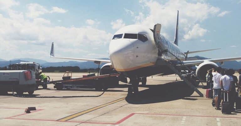 Compró un pasaje a Costa Rica y cuando bajó del avión descubrió que estaba en otra parte del mundo