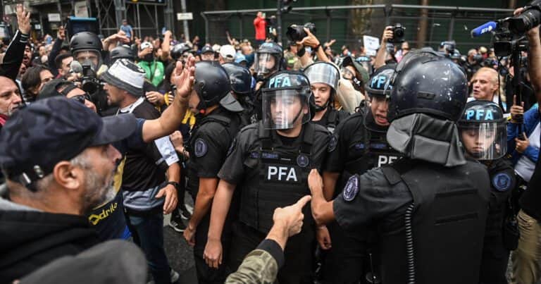 Un periodista fue increpado en la marcha y tuvo que ser retirado con protección por la Policía Federal