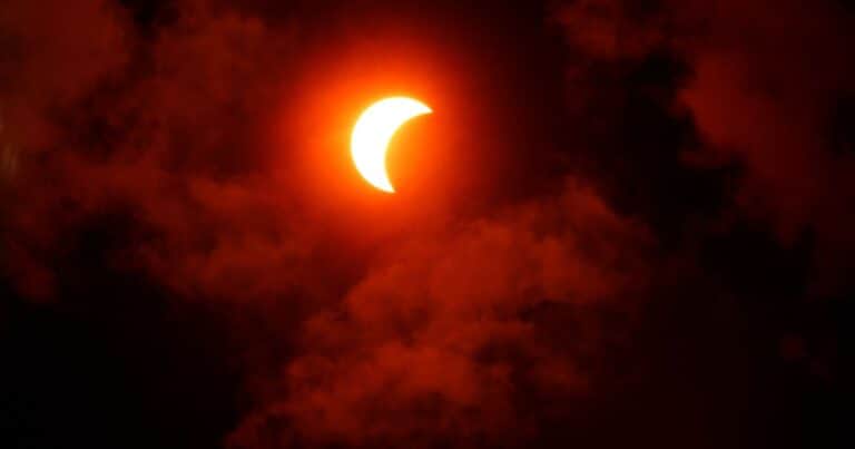 Cuándo y dónde se verá el eclipse solar de marzo 2025