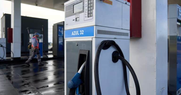 Nuevo aumento en los surtidores: la nafta sube 1,75% y pone presión a la inflación de abril