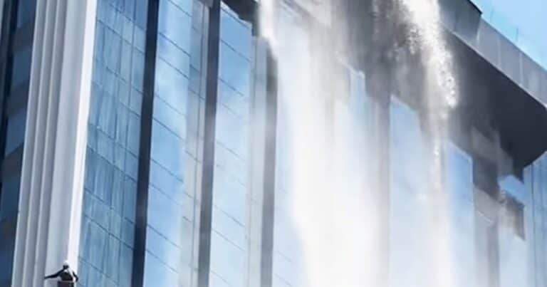 Limpiaba los vidrios de un edificio cuando se desató el terremoto en Tailandia: el video del terror y el milagro en las alturas