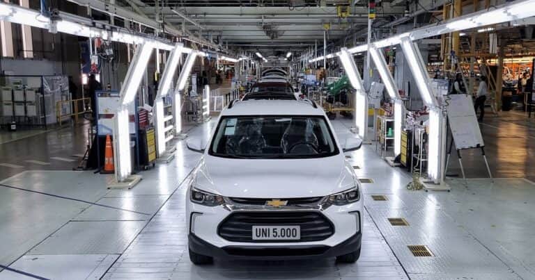 Por la caída de ventas a Brasil, General Motors suspende su producción en Rosario por tres semanas