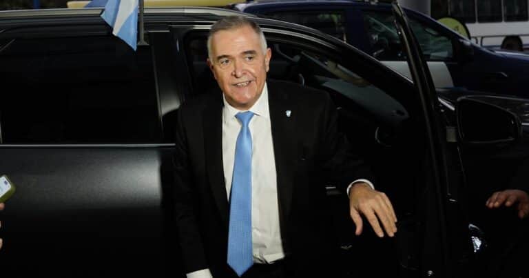 El gobernador de Tucumán respondió a las críticas de Cristina Kirchner: «Voy a seguir colaborando con el Gobierno»